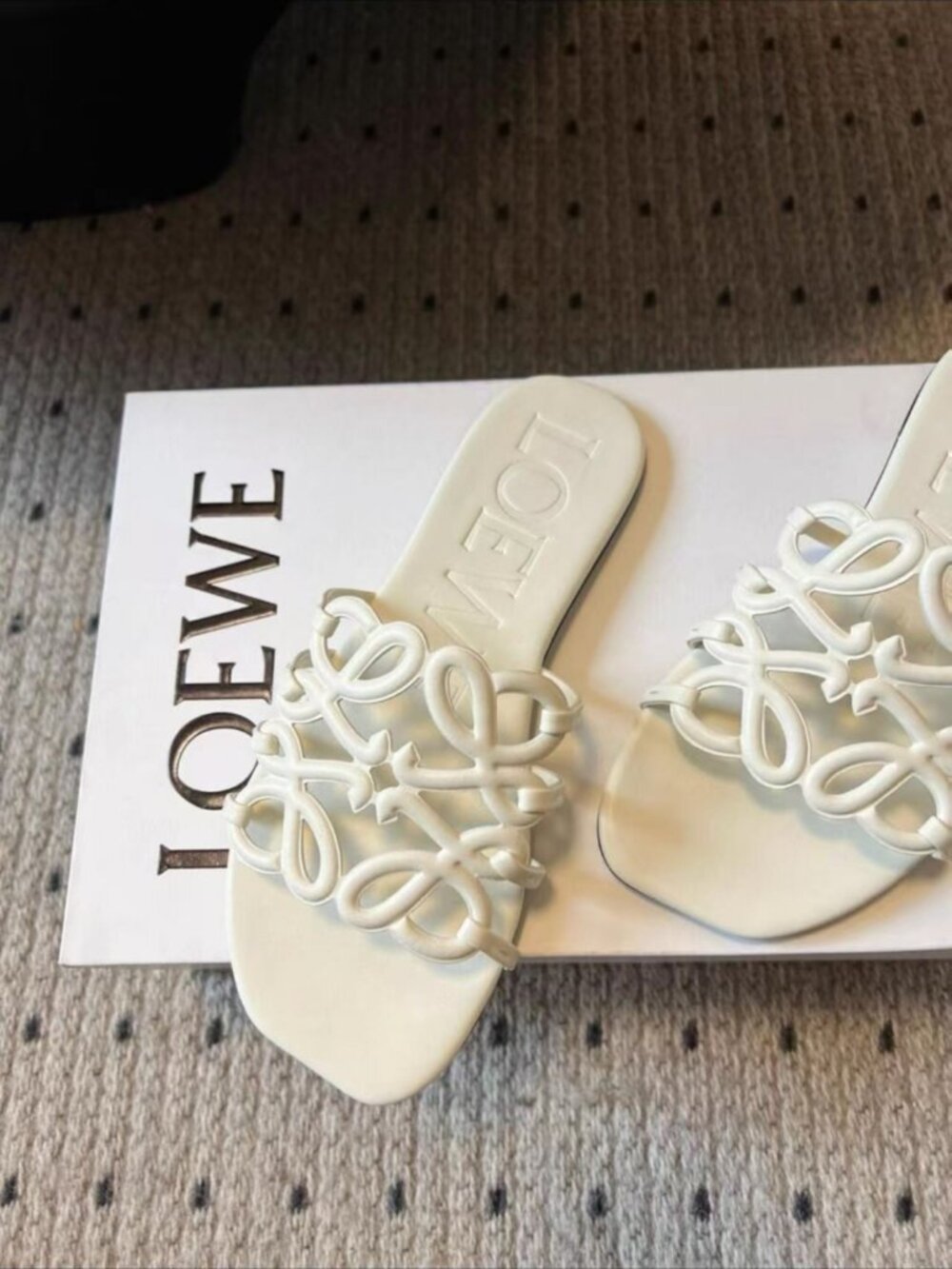 Loewe White Anagram Cutout Leather Slide Flat Sandals - Picture 5 of 8